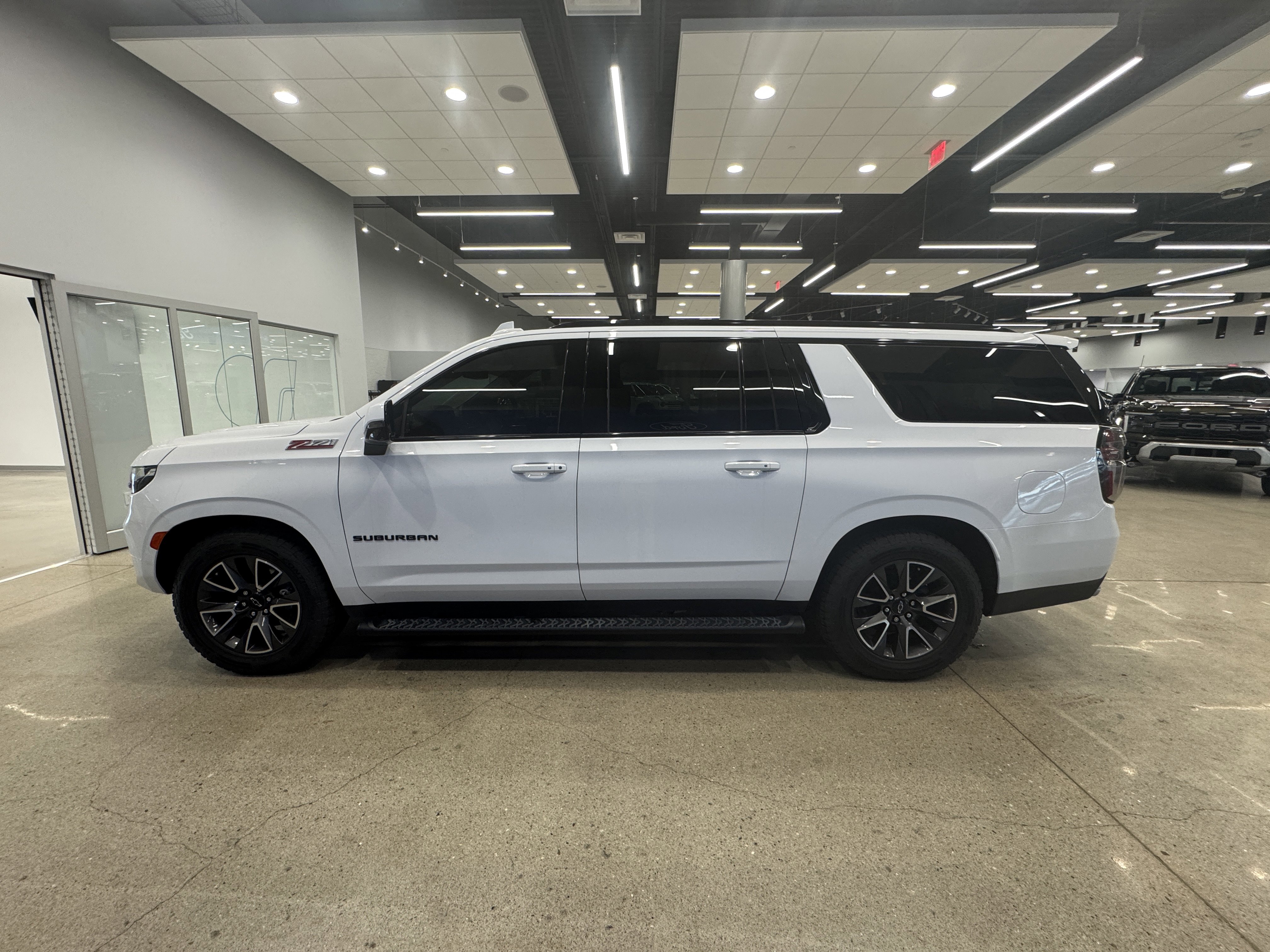 Used 2022 Chevrolet Suburban Z71 w/ Z71 Off-Road Package image 5