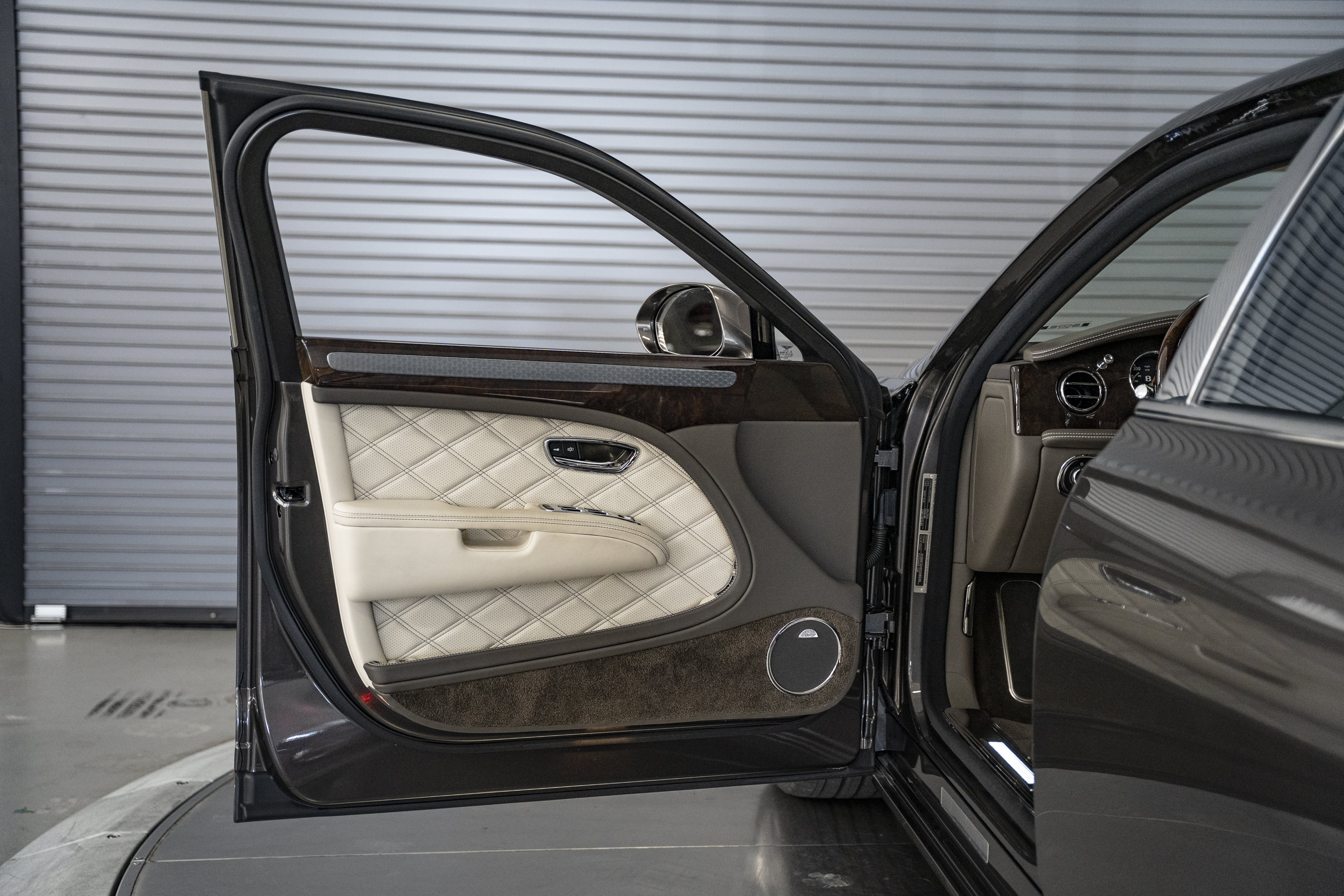 Used 2013 Bentley Mulsanne RWD image 24