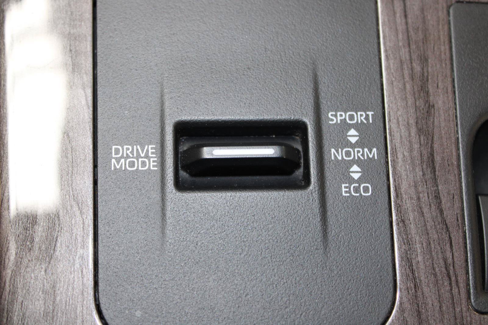 Used 2024 Toyota Highlander Platinum AWD/4WD image 27