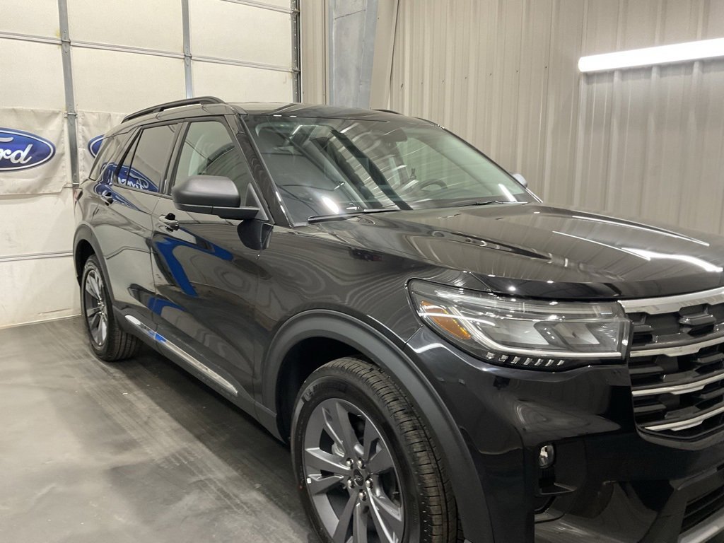 Used 2025 Ford Explorer Active w/ Active Comfort Package image 4