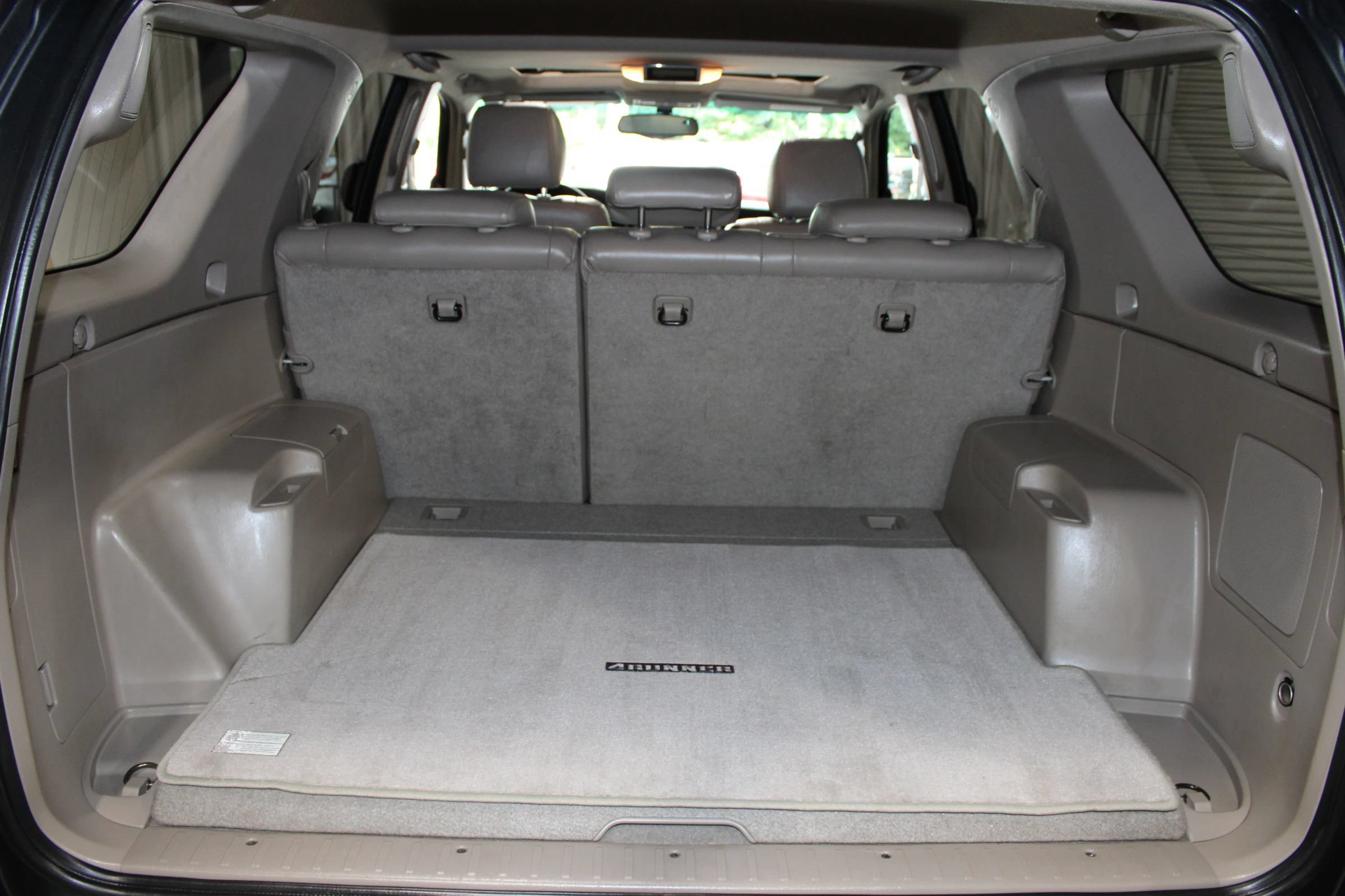 Used 2004 Toyota 4Runner Limited w/ Preferred Accessory Pkg RWD image 24