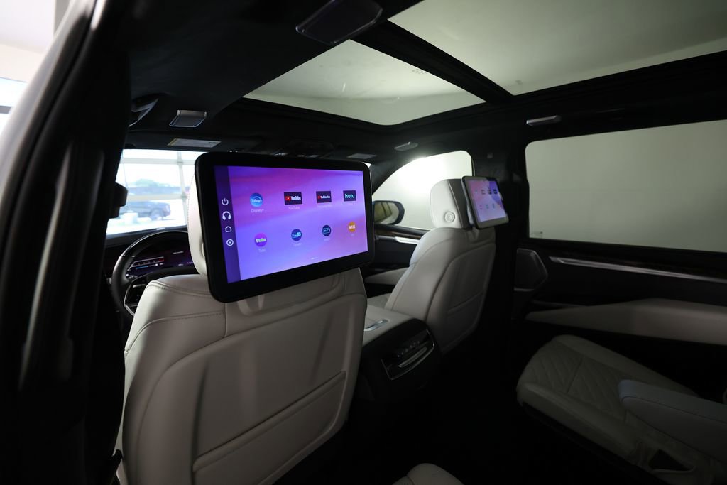 Used 2026 Cadillac Escalade ESV Platinum Sport w/ LPO, ONYX Package AWD/4WD image 17