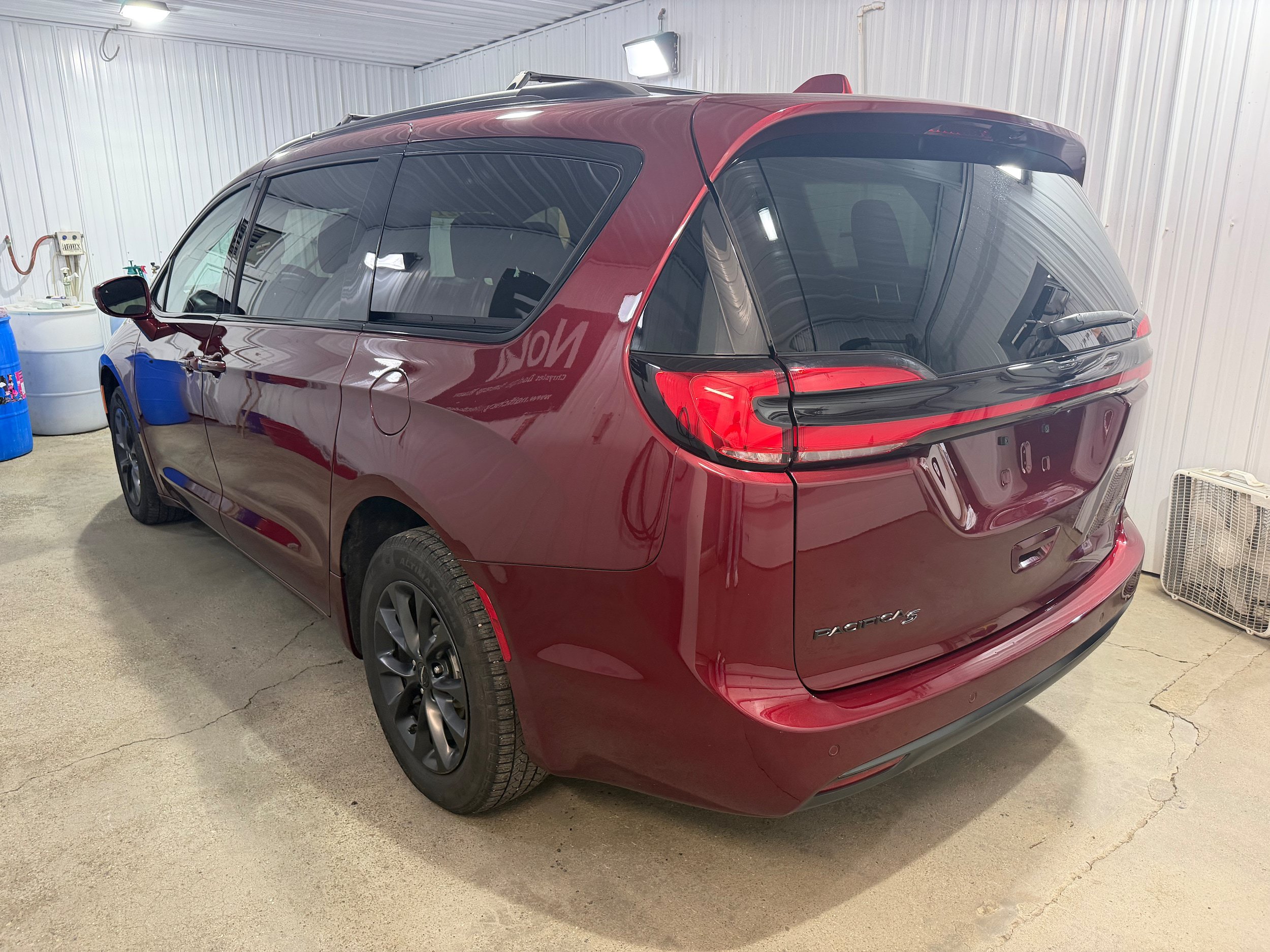 Used 2021 Chrysler Pacifica Touring w/ Cold Weather Group AWD/4WD image 5