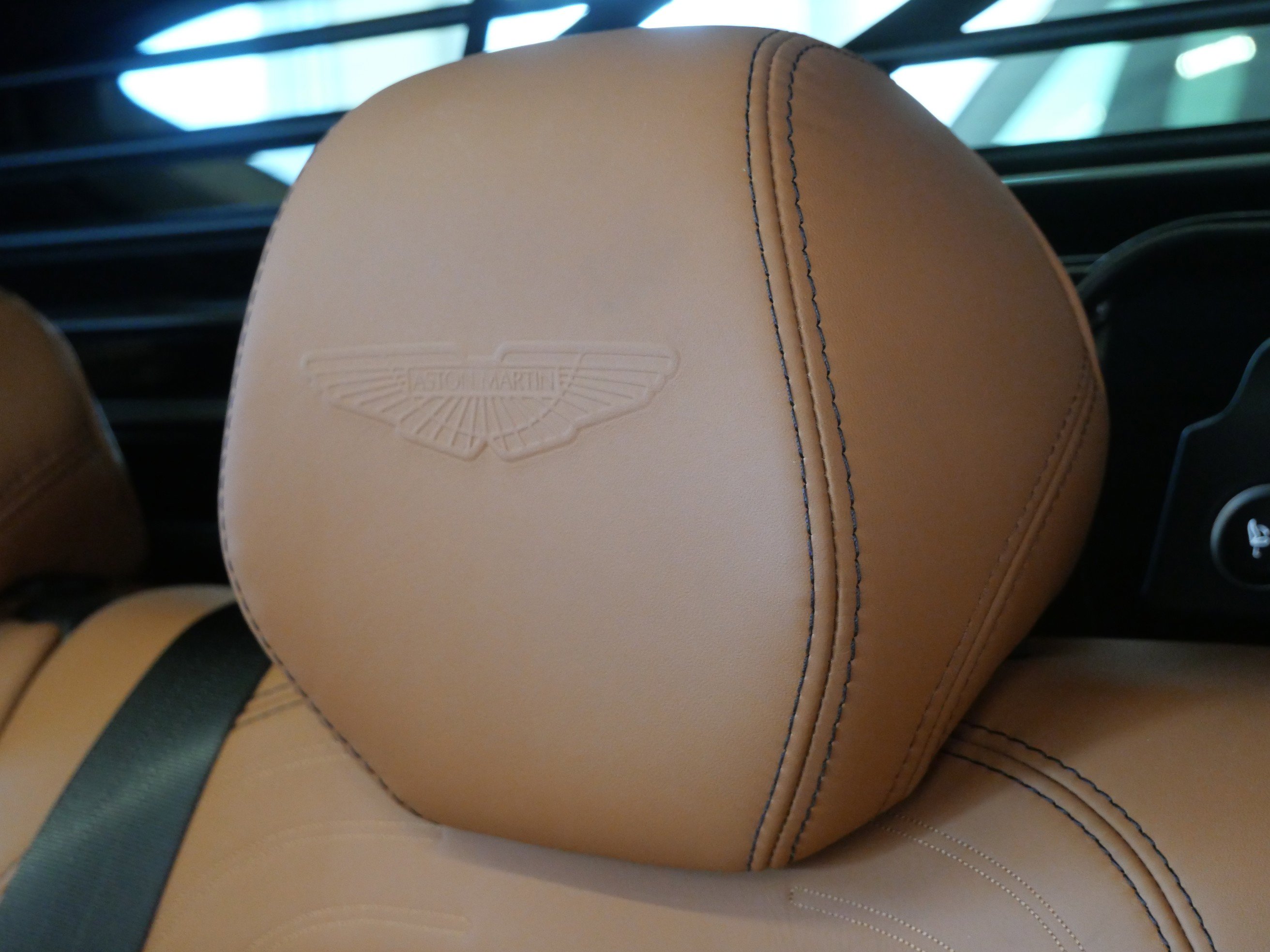 Used 2023 Aston Martin DBX image 19