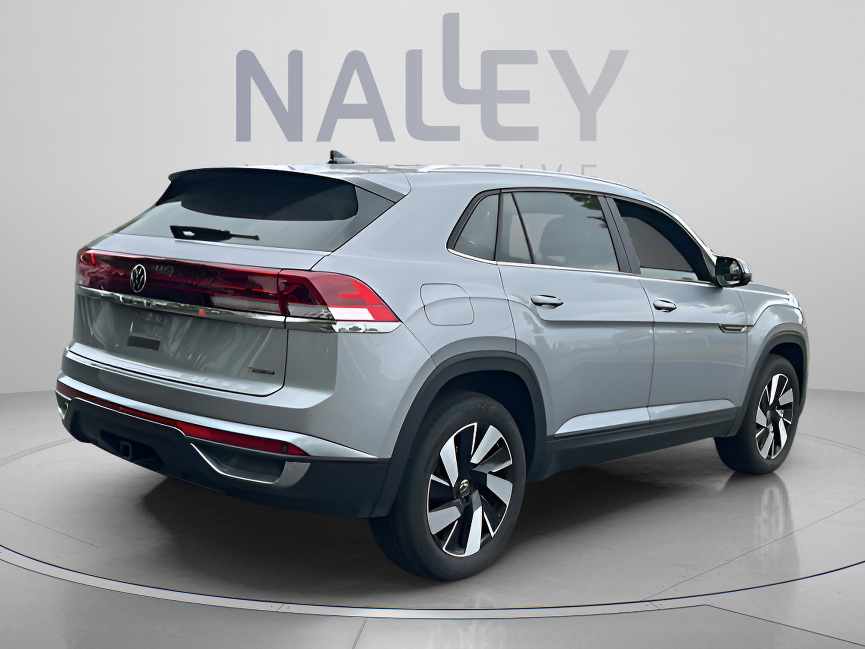 Used 2025 Volkswagen Atlas Cross Sport SE AWD/4WD image 3
