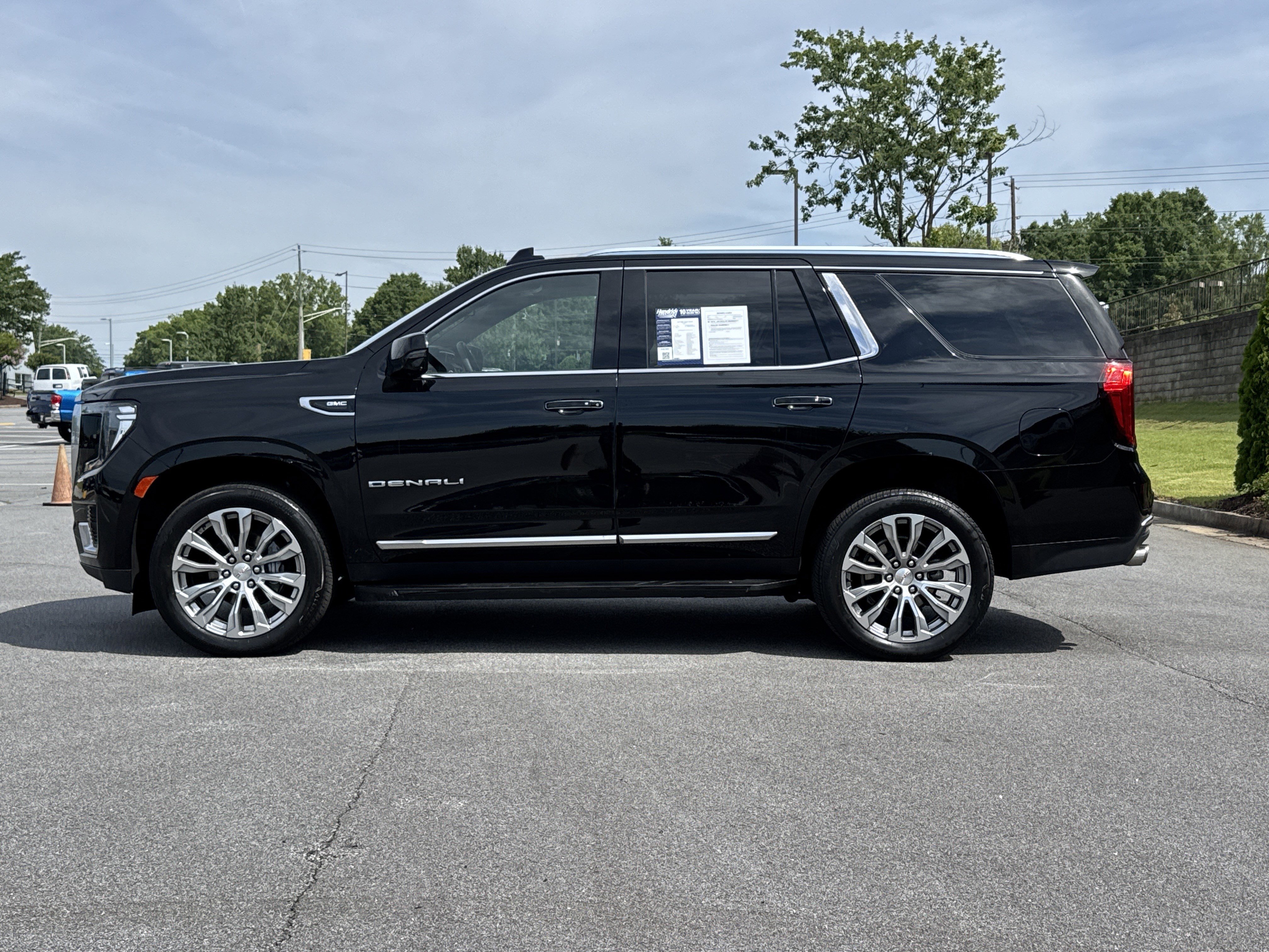 Used 2023 GMC Yukon Denali w/ LPO, Floor Liner Package AWD/4WD image 7
