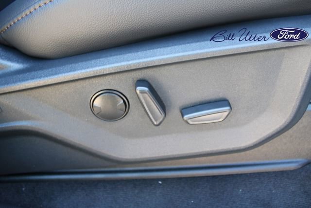 New 2026 Ford F250 Lariat w/ Black Appearance Package image 8