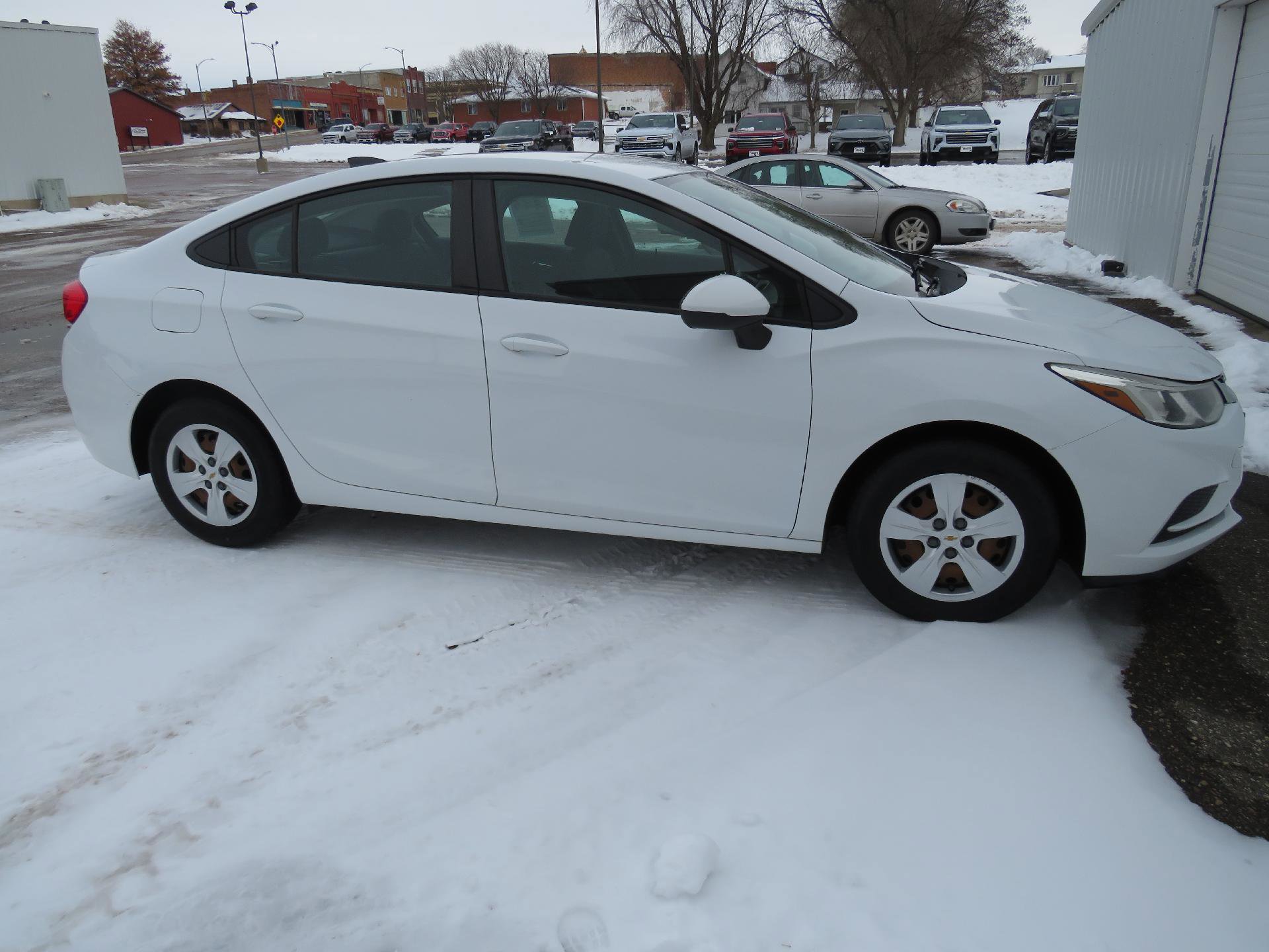 Used 2018 Chevrolet Cruze LS image 11