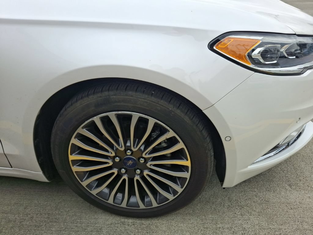 Used 2017 Ford Fusion Platinum FWD image 4