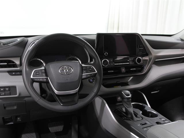 Used 2023 Toyota Highlander XLE image 6