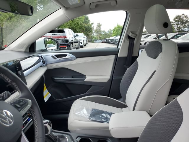 New 2026 Volkswagen Taos SE FWD image 17