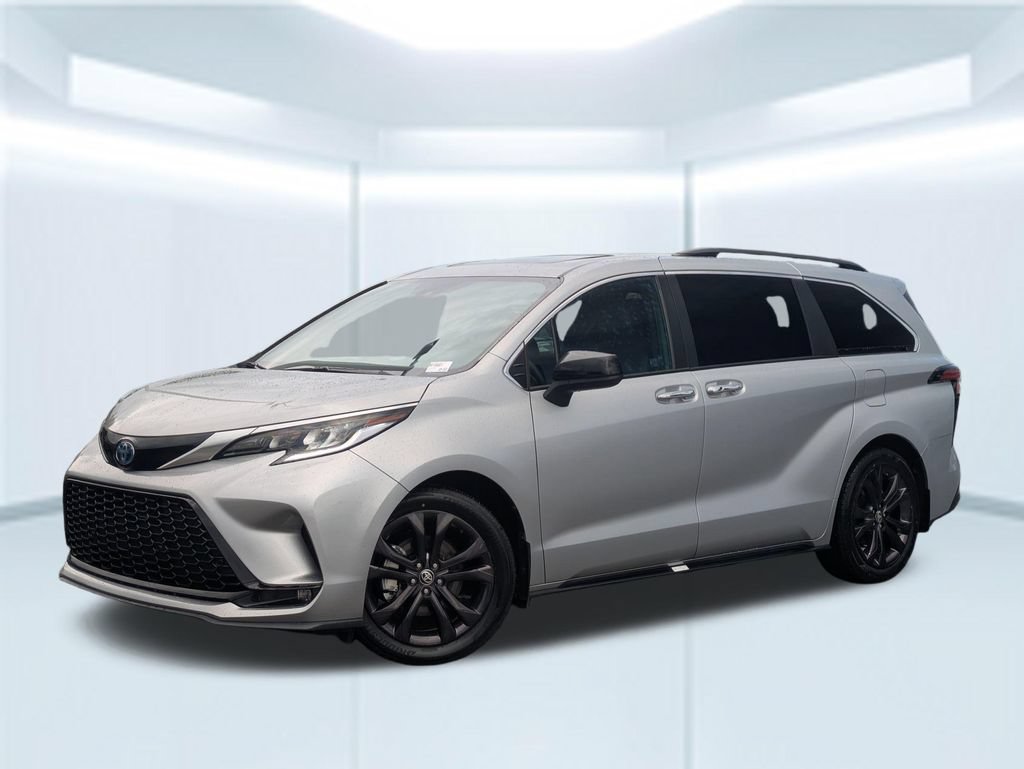 Used 2024 Toyota Sienna XSE FWD image 1