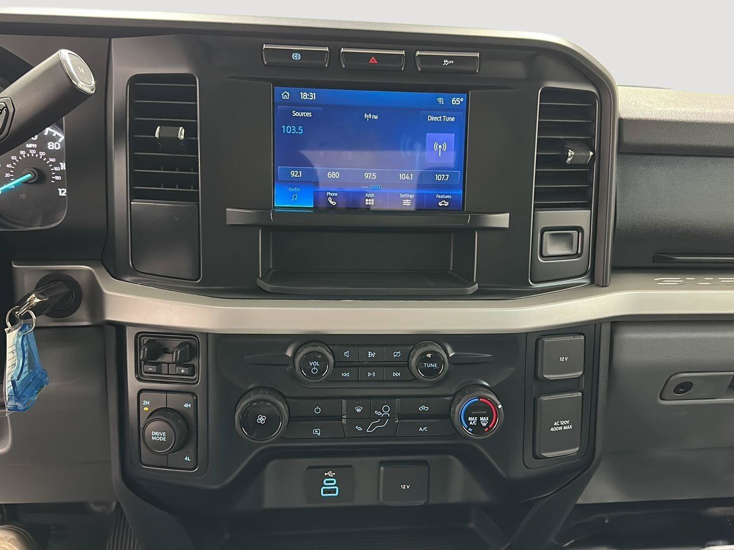 Used 2023 Ford F350 4x4 Crew Cab DRW Super Duty image 13