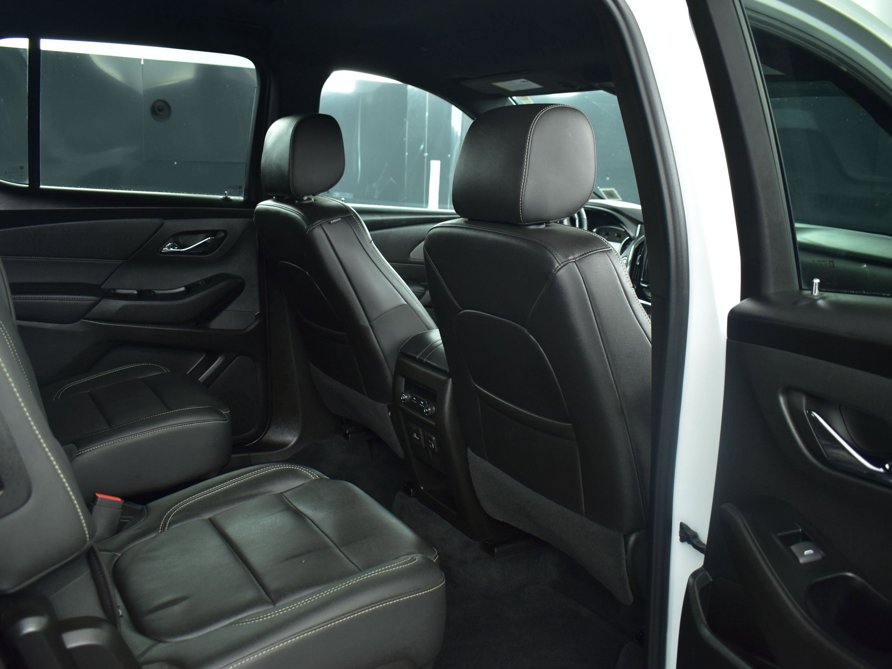 Used 2023 Chevrolet Traverse LT w/ LT Premium Package image 11