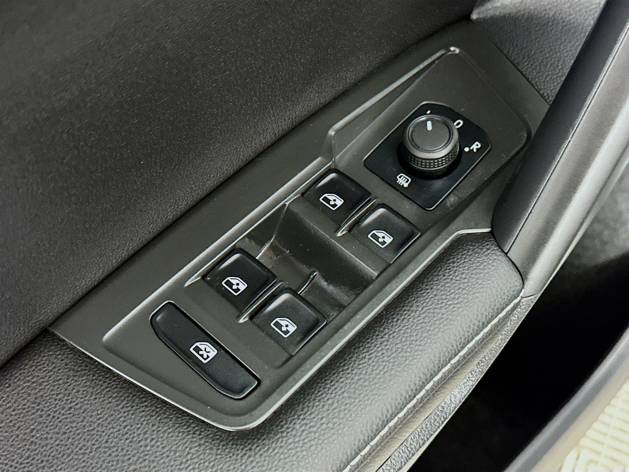 Used 2023 Volkswagen Tiguan S FWD image 17