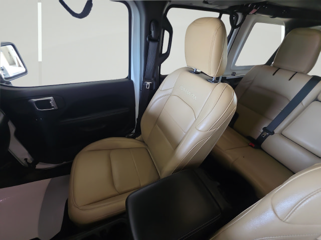 Used 2019 Jeep Wrangler Unlimited Sahara AWD/4WD image 22