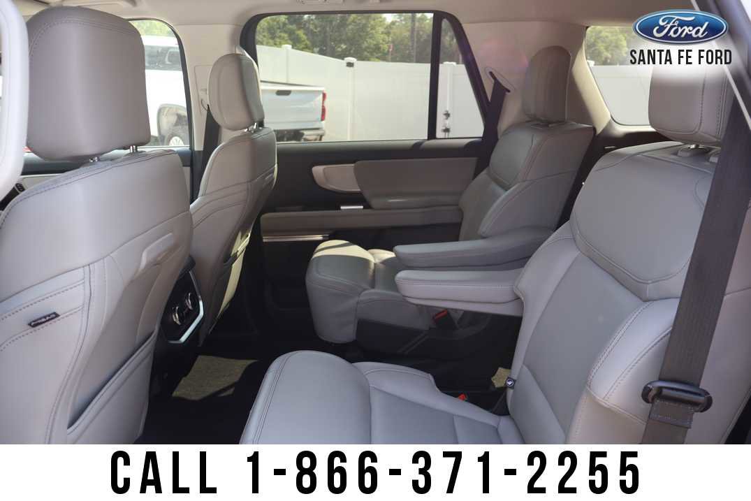 Used 2025 Ford Expedition Active RWD image 17