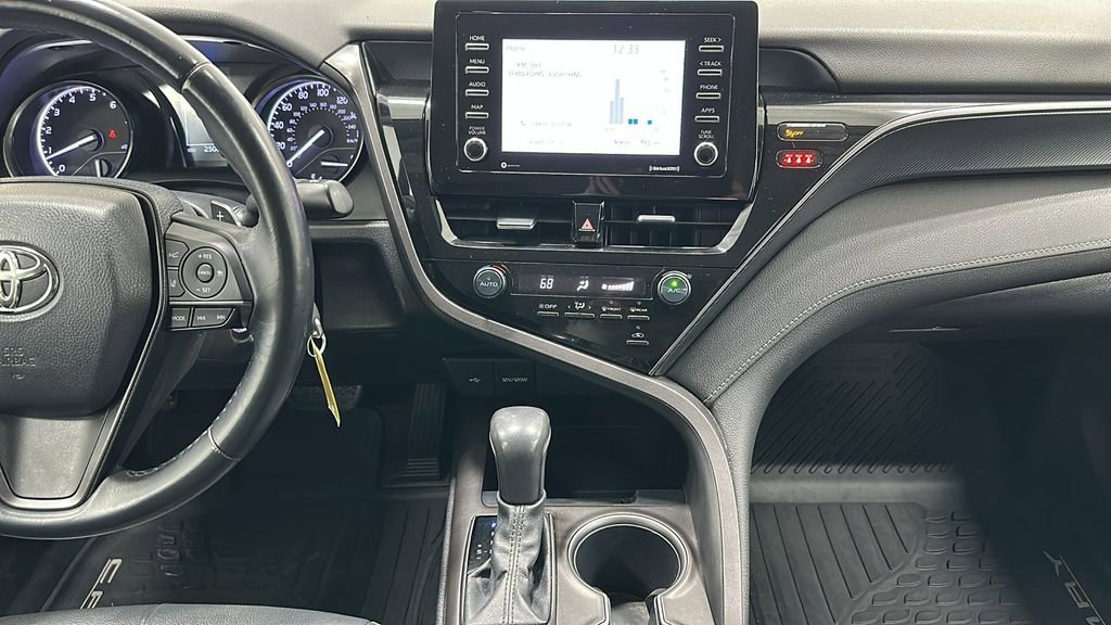 Used 2021 Toyota Camry SE image 12