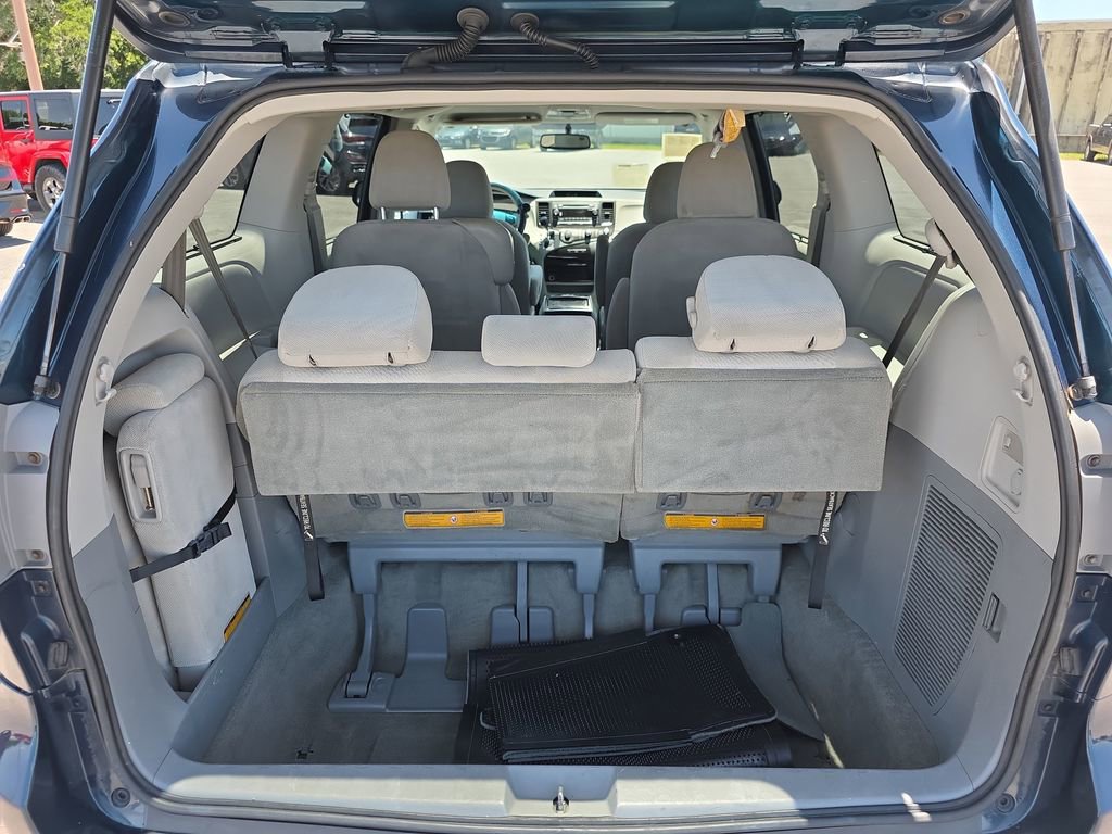 Used 2012 Toyota Sienna LE FWD image 31