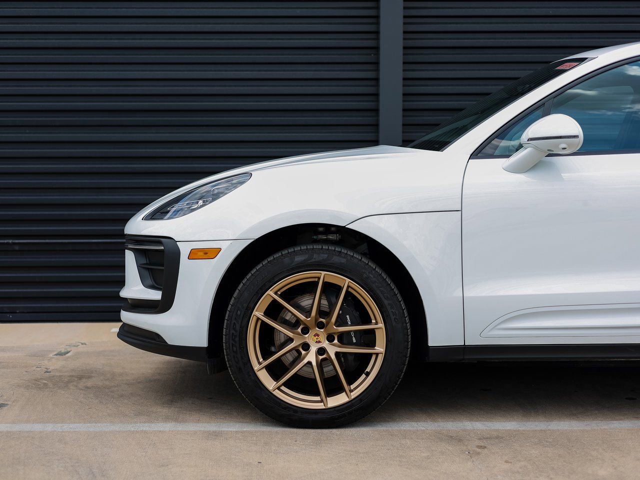 Certified 2025 Porsche Macan image 11
