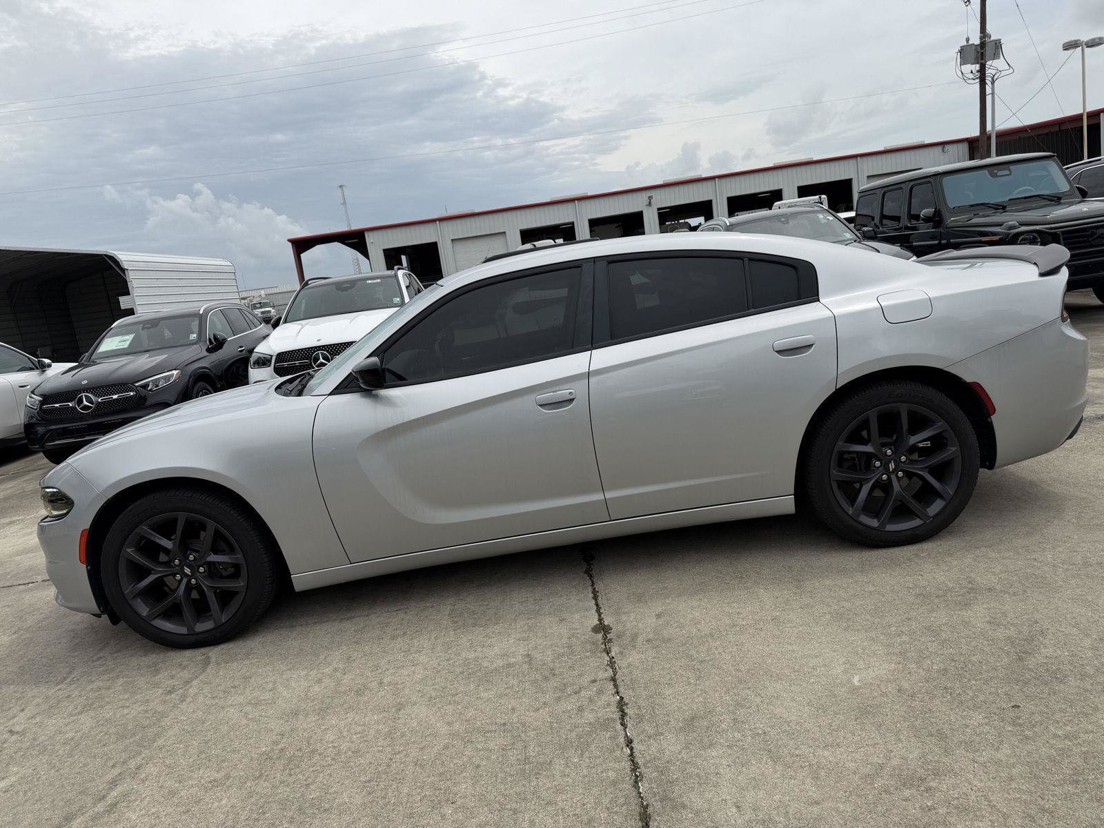 Used 2019 Dodge Charger SXT w/ Blacktop Package RWD image 15