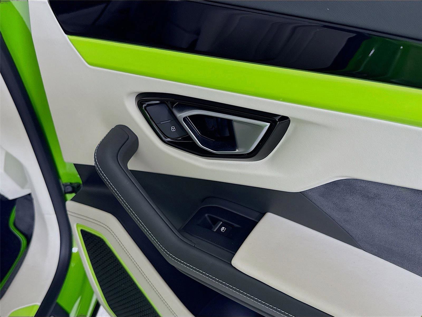 Used 2022 Lamborghini Urus image 32