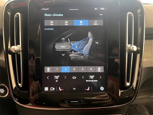 Used 2024 Volvo XC40 B5 Core image 27