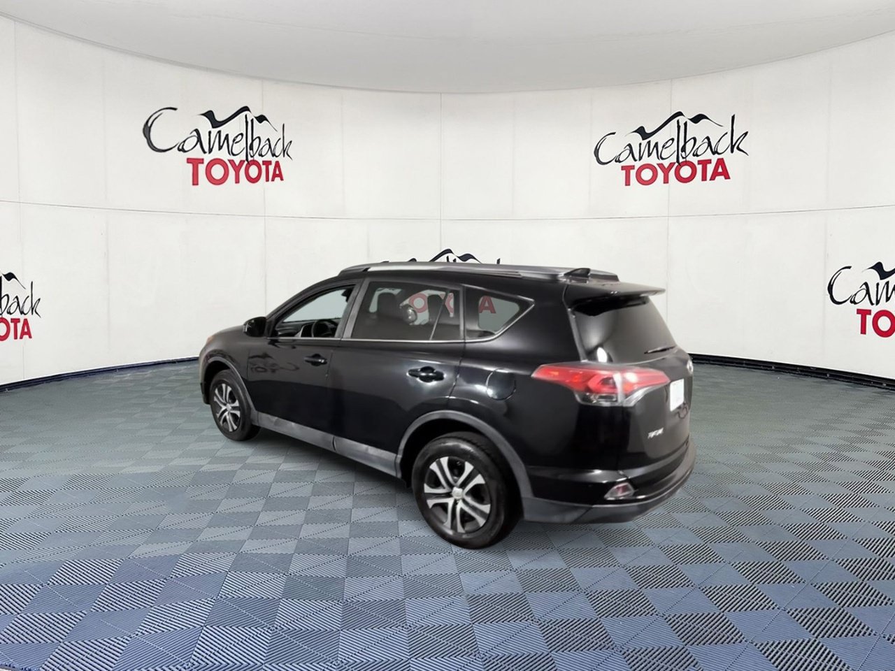 Used 2017 Toyota RAV4 LE FWD image 8
