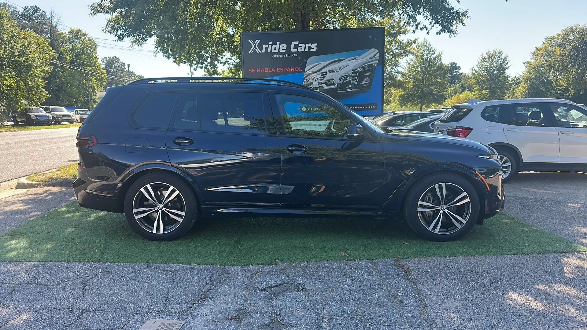 Used 2024 BMW X7 xDrive40i w/ M Sport Package AWD/4WD image 4