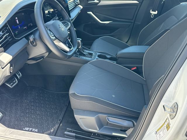 Used 2025 Volkswagen Jetta Sport image 9