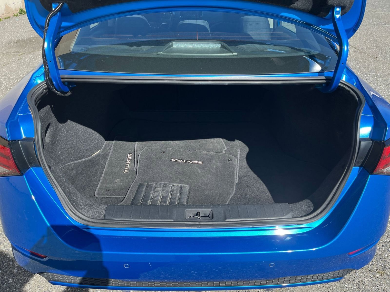 Used 2025 Nissan Sentra SV FWD image 29
