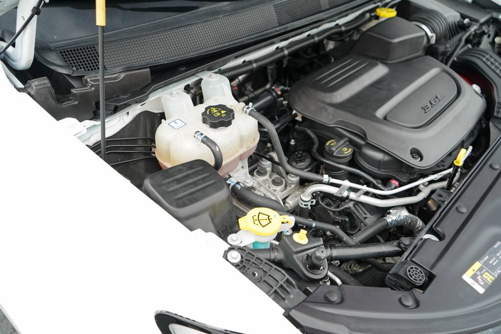 Used 2024 Chrysler Pacifica Touring-L FWD image 33