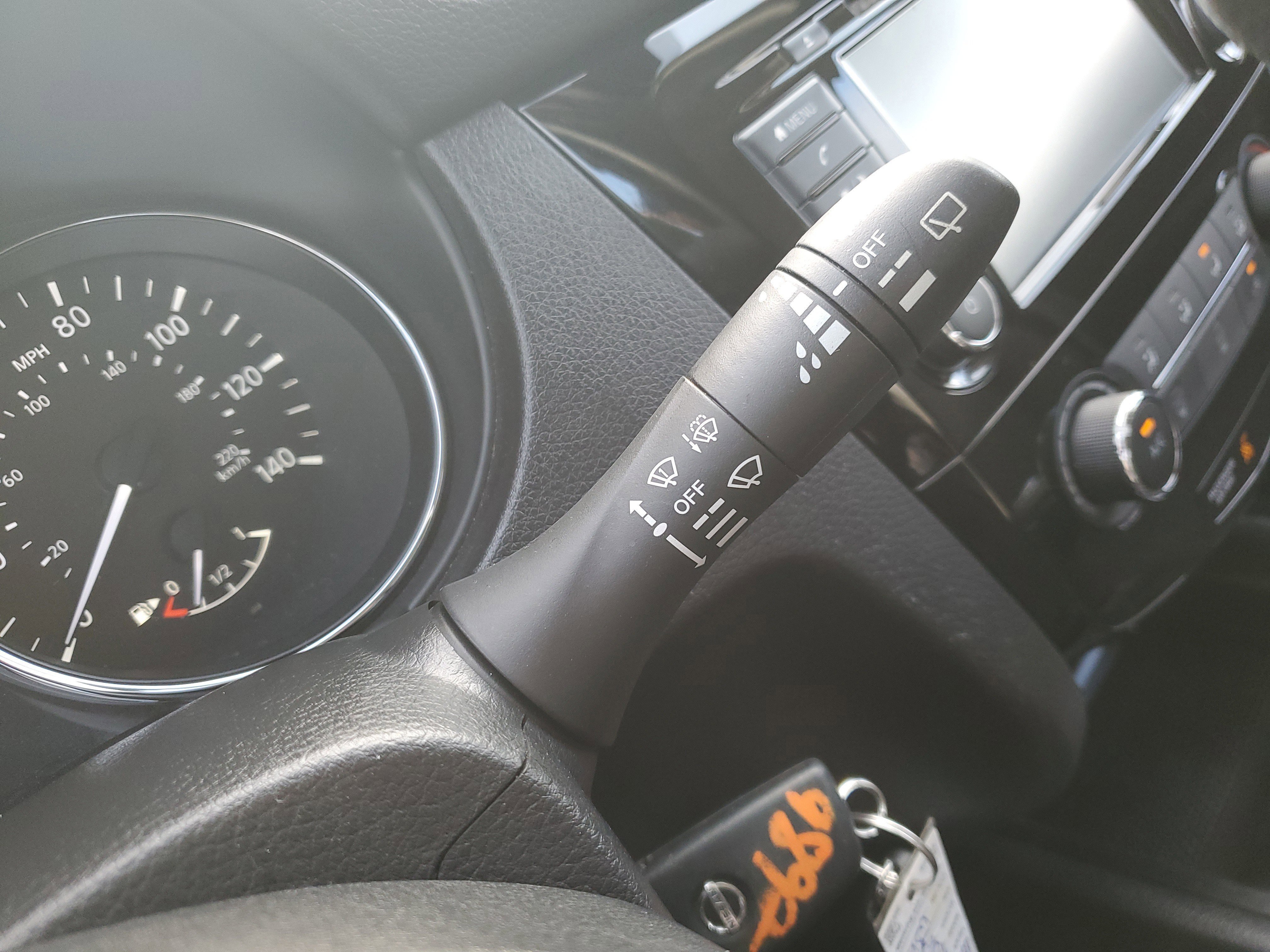 Used 2020 Nissan Rogue Sport S image 29