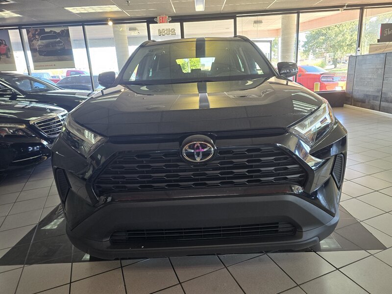 Used 2025 Toyota RAV4 XLE AWD/4WD image 2