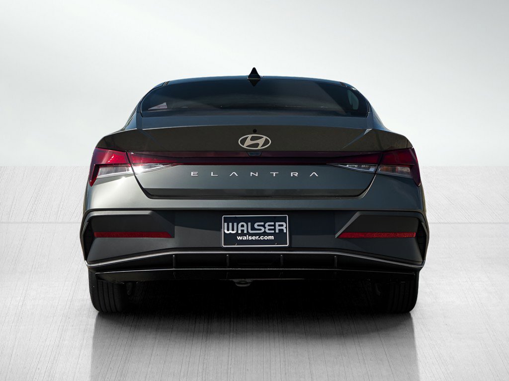 New 2026 Hyundai Elantra SE FWD image 5