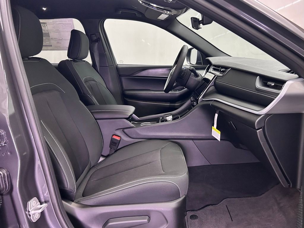 New 2025 Jeep Grand Cherokee Laredo w/ Trailer Tow Package image 22