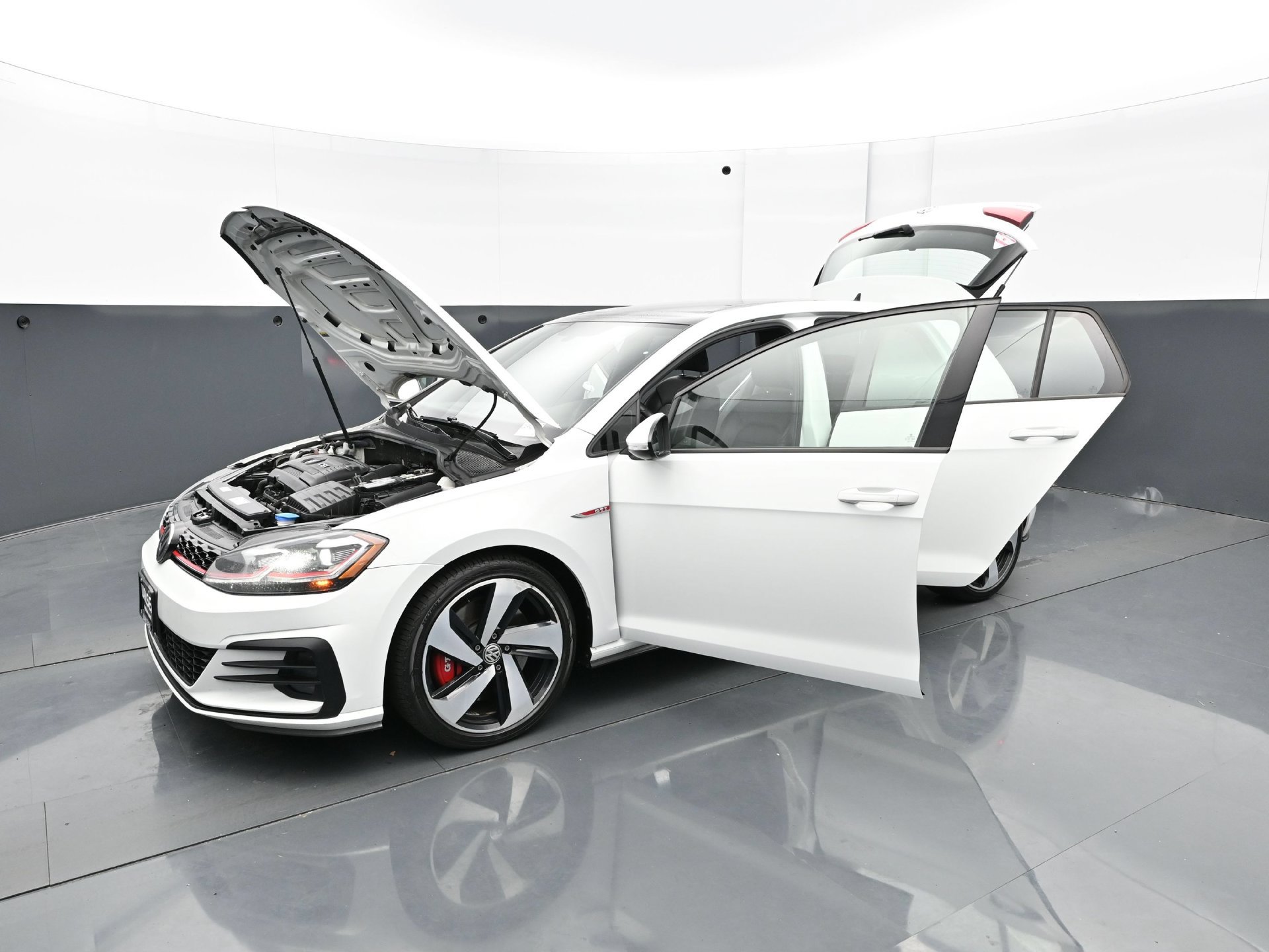 Used 2020 Volkswagen GTI SE FWD image 34