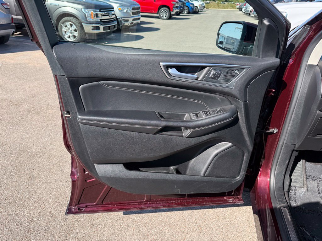 Used 2024 Ford Edge Titanium AWD/4WD image 8