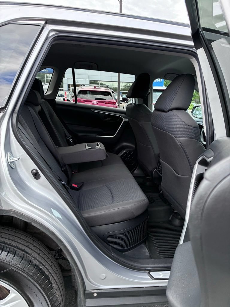 Used 2021 Toyota RAV4 LE AWD/4WD image 22