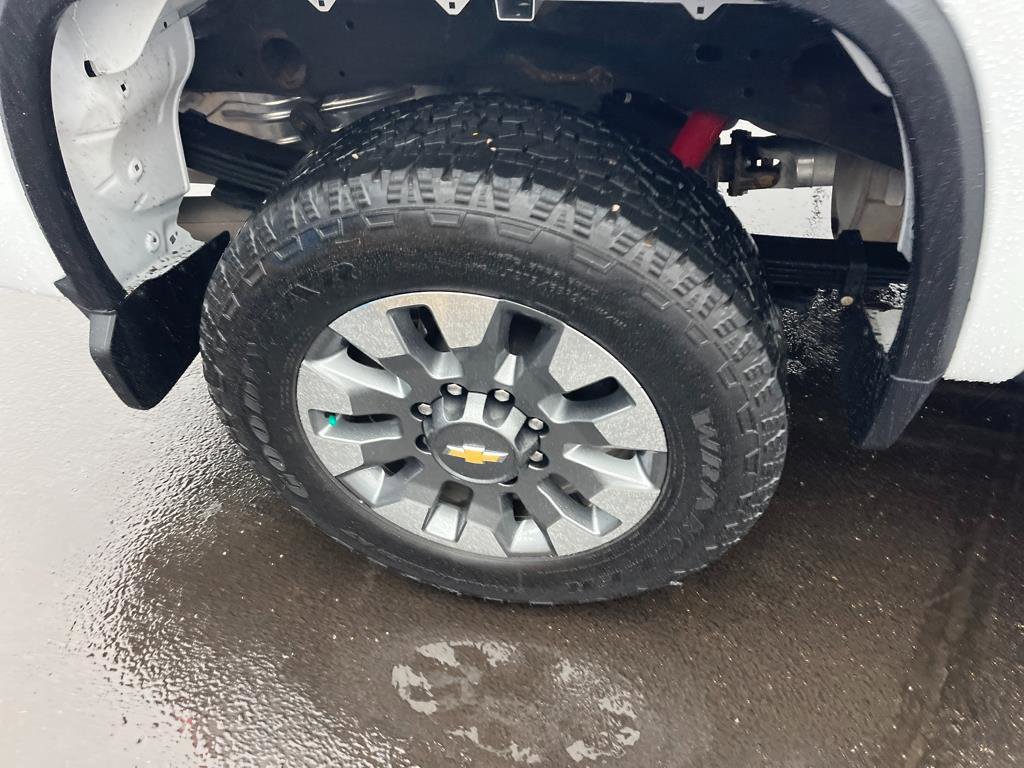 Used 2025 Chevrolet Silverado 2500 Custom w/ Custom Value Package image 32