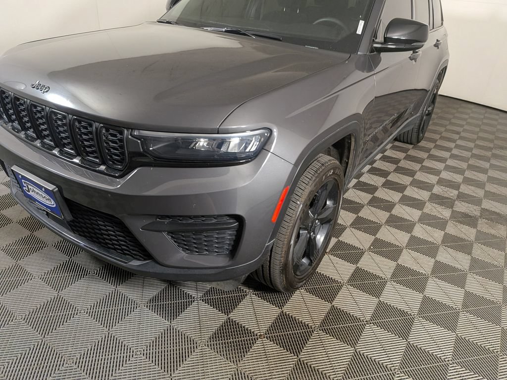 Certified 2024 Jeep Grand Cherokee Altitude AWD/4WD image 11