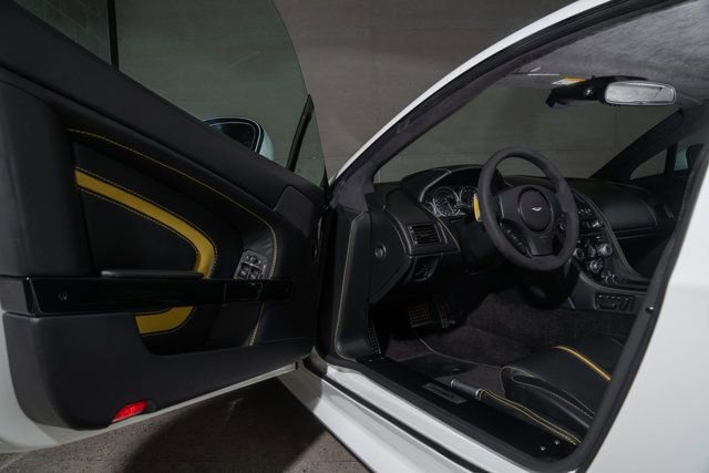 Used 2015 Aston Martin V12 Vantage S RWD image 10