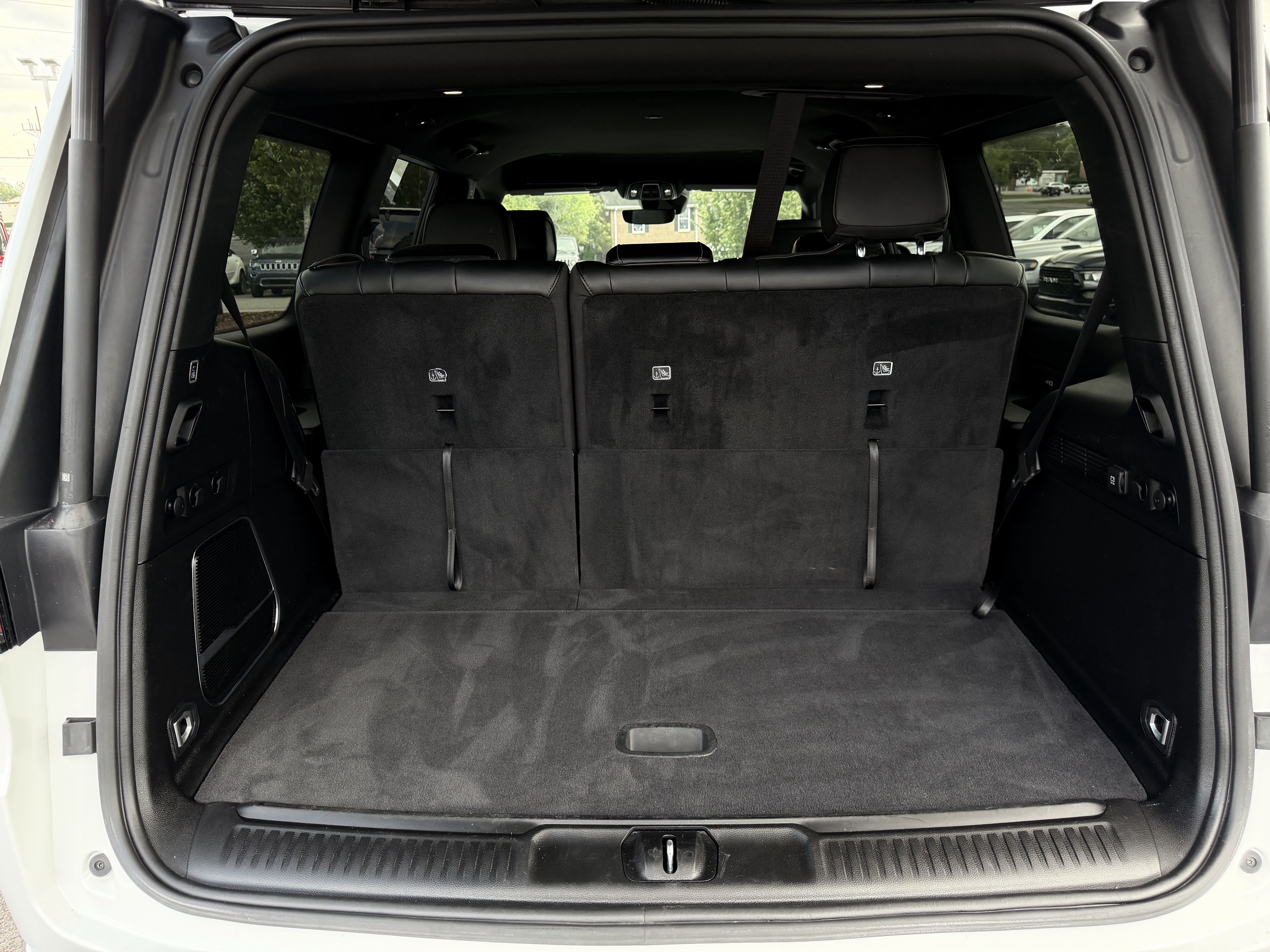 Used 2025 Jeep Wagoneer Series II RWD image 34