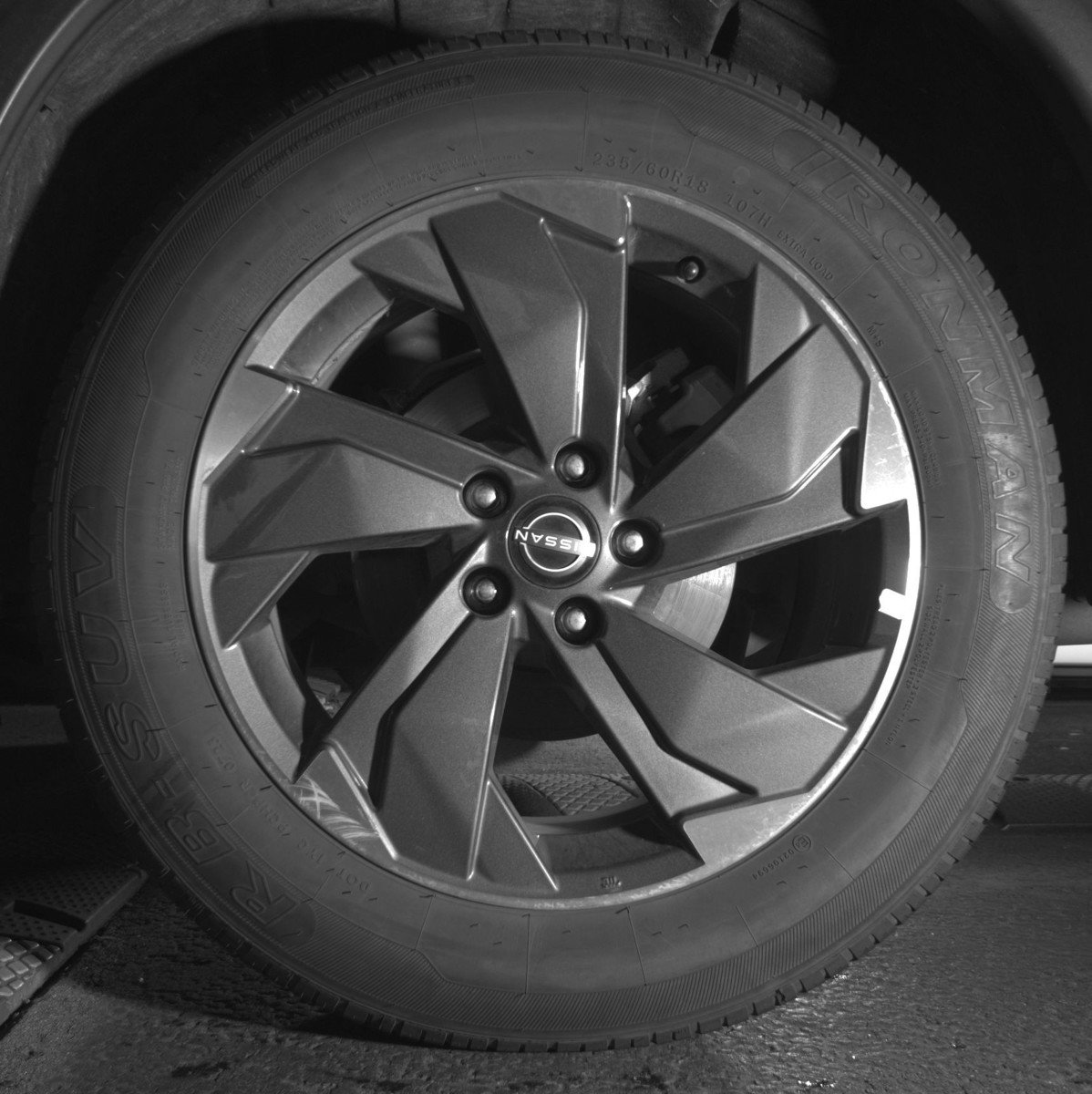 Used 2025 Nissan Rogue SV FWD image 14