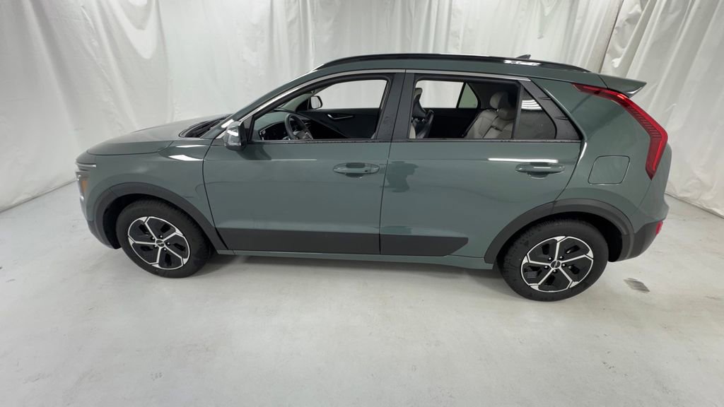 Used 2025 Kia Niro EX FWD image 9