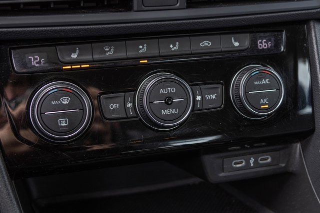 Used 2024 Volkswagen Jetta SE image 19