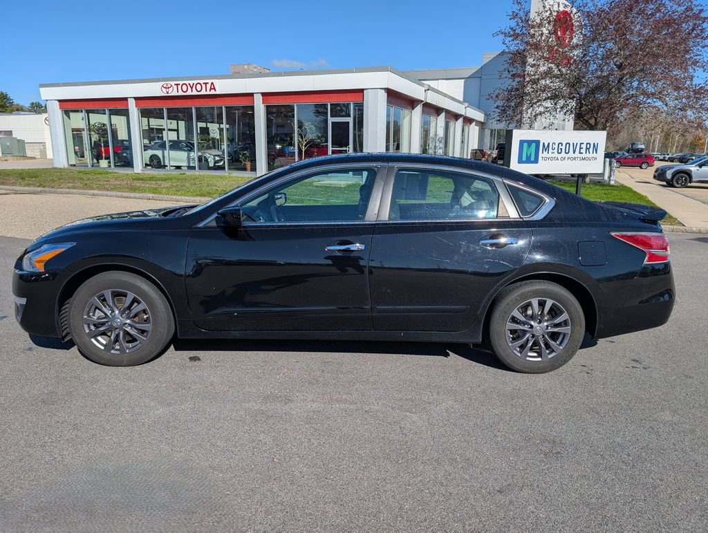 Used 2015 Nissan Altima 2.5 S w/ Sport Value Package FWD image 2