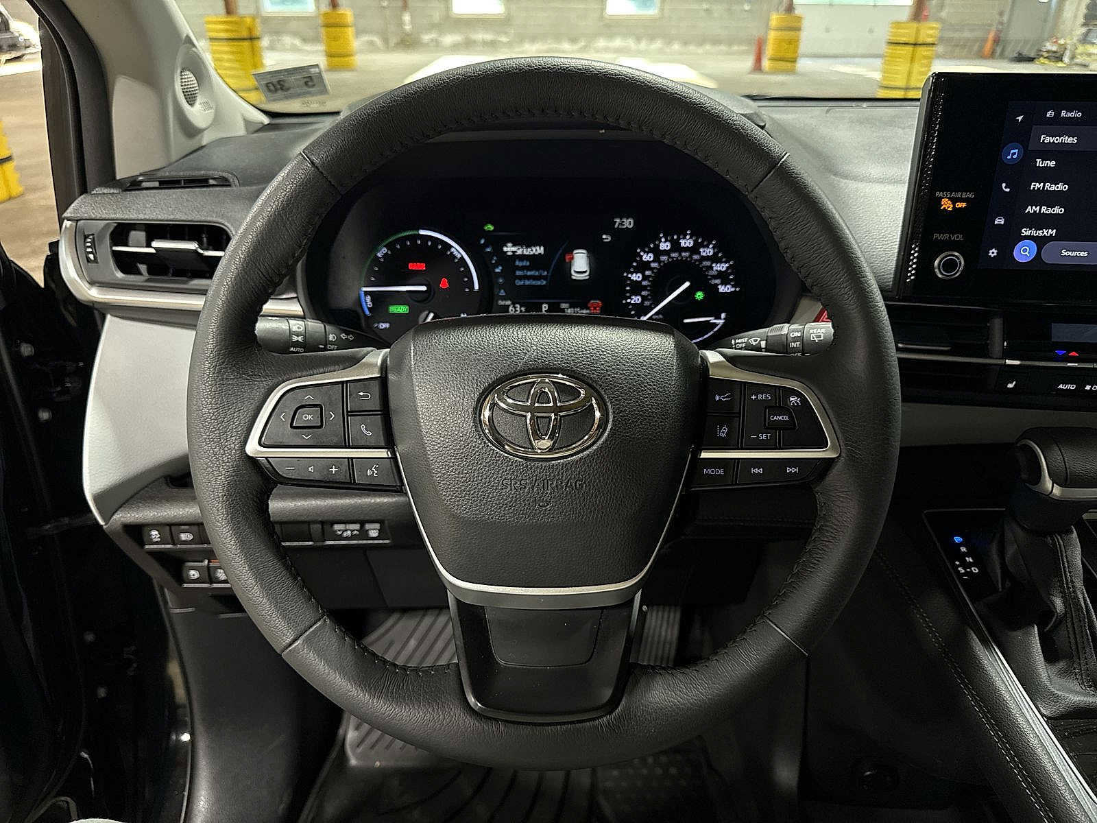 Used 2025 Toyota Sienna XLE w/ XLE Plus Package AWD/4WD image 19