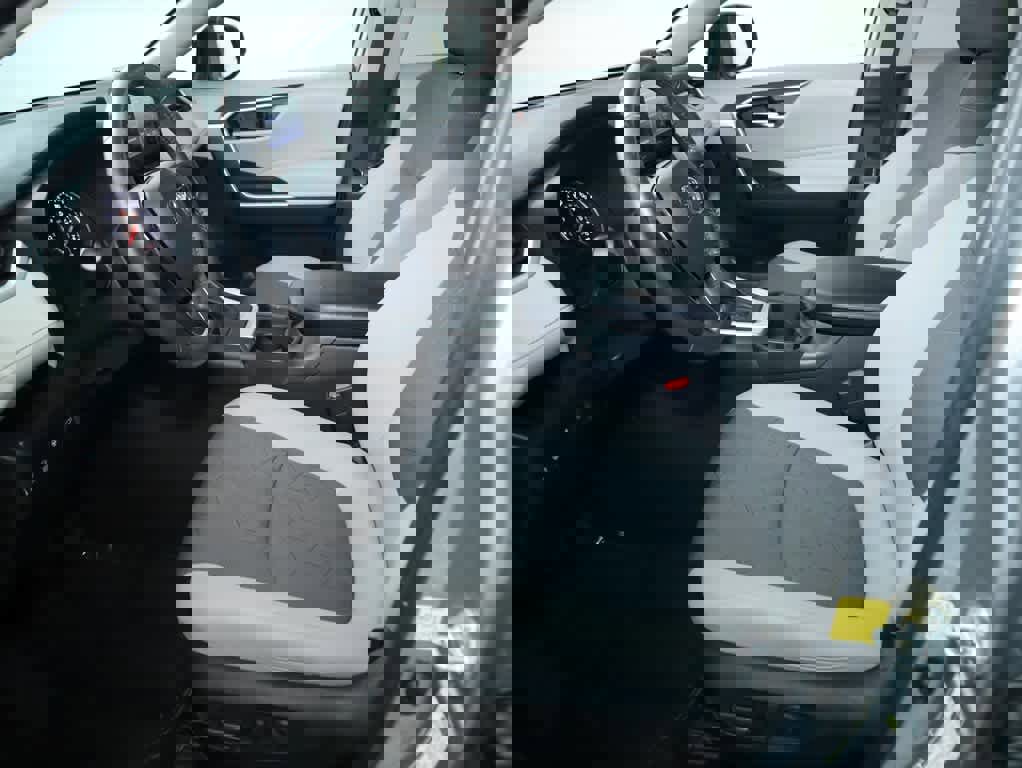 Certified 2020 Toyota RAV4 XLE image 17