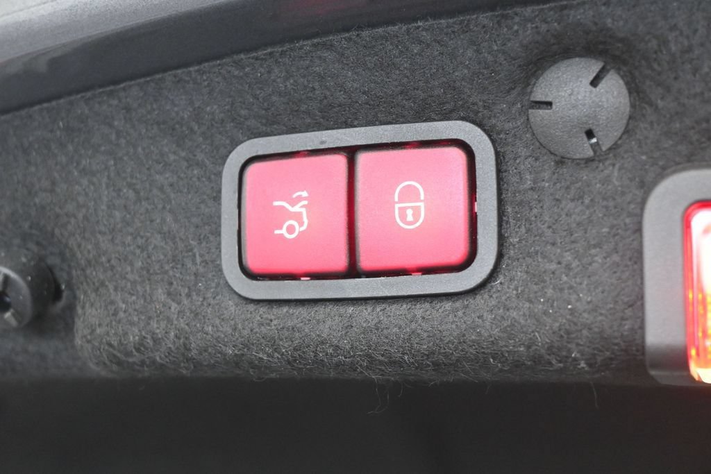 Used 2019 Mercedes-Benz C 300 Sedan image 34
